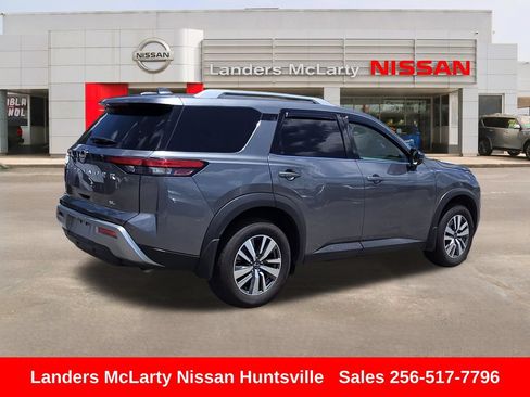 Used 2024 Nissan Pathfinder SL w/ Lighting Package (N92) FWD image 3
