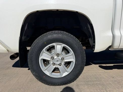 Used 2019 Toyota Tundra SR5 w/ Convenience Package AWD/4WD image 9