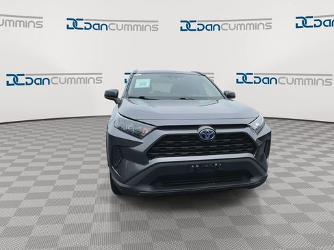 Used 2021 Toyota RAV4 LE AWD/4WD image 3