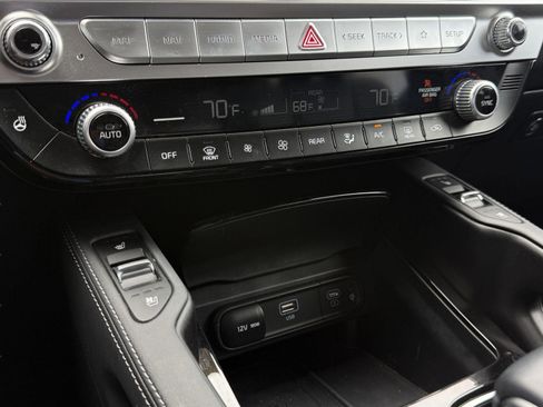 Used 2025 Kia Telluride EX w/ EX Captain's Chair Package AWD/4WD image 43