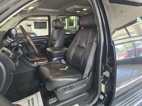 Used 2011 Cadillac Escalade ESV Luxury image 10