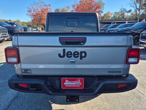 Used 2021 Jeep Gladiator Sport image 4