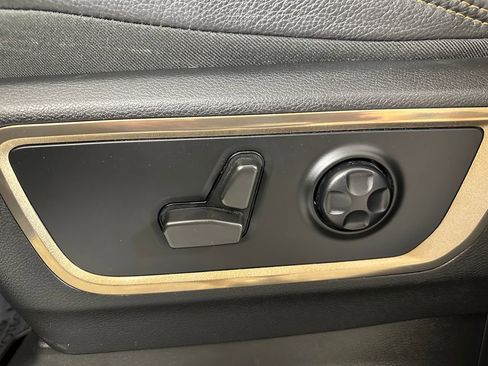 Used 2022 RAM 1500 Limited w/ Body Color Bumper Group image 18