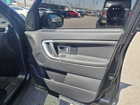 Used 2018 Land Rover Discovery Sport HSE image 25