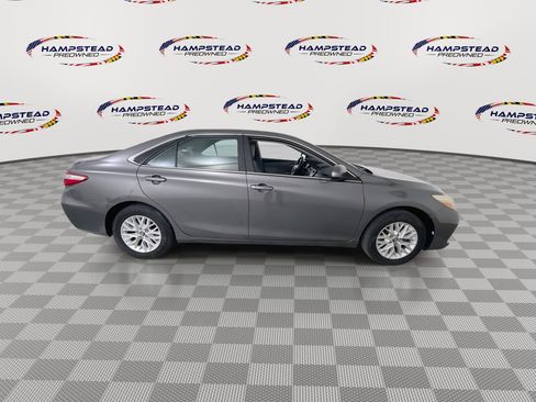 Used 2016 Toyota Camry LE FWD image 9