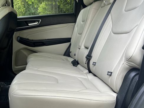 Used 2018 Ford Edge Titanium w/ Ford Safe & Smart Package FWD image 19