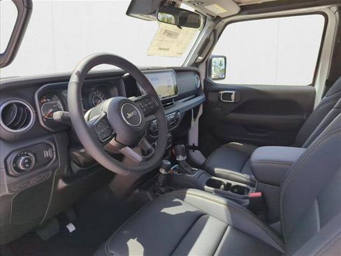 New 2025 Jeep Gladiator High Tide image 3
