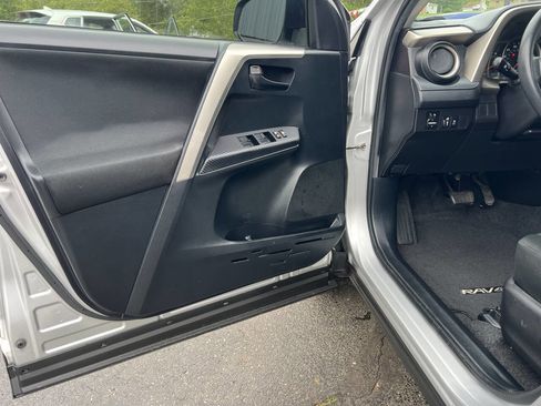 Used 2015 Toyota RAV4 LE image 10
