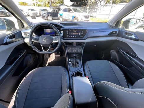 Certified 2022 Volkswagen Taos SE w/ Panoramic Sunroof Package image 3