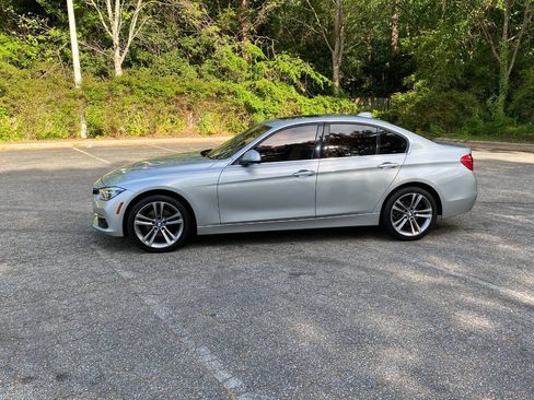 Used 2018 BMW 330i xDrive Sedan AWD/4WD image 8