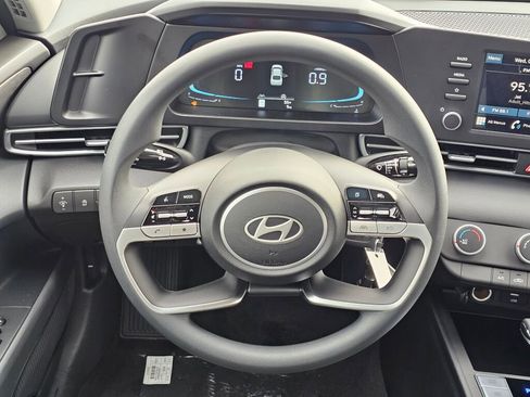 New 2025 Hyundai Elantra SE image 14