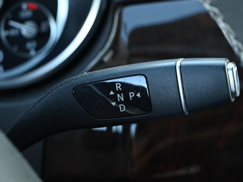 Used 2013 Mercedes-Benz GL 550 4MATIC image 21