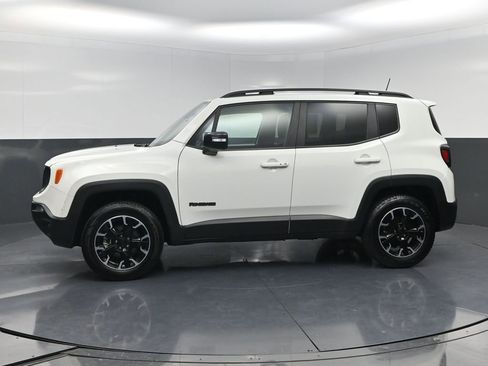 Used 2023 Jeep Renegade Latitude AWD/4WD image 3
