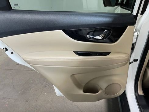 Used 2019 Nissan Rogue SL w/ Premium Package AWD/4WD image 16