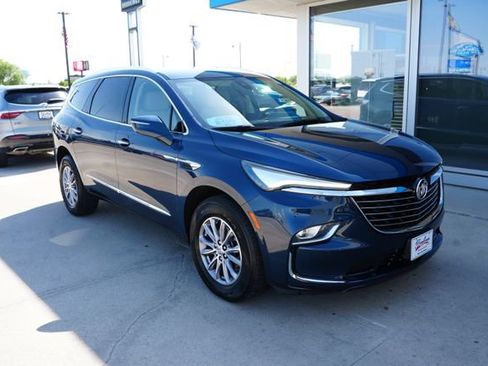 Used 2023 Buick Enclave Essence AWD/4WD image 36