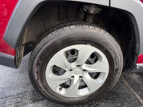 Used 2021 Toyota RAV4 LE image 27