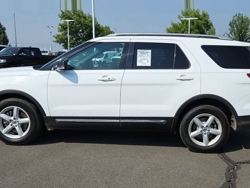 Used 2018 Ford Explorer XLT w/ Equipment Group 202A FWD image 5