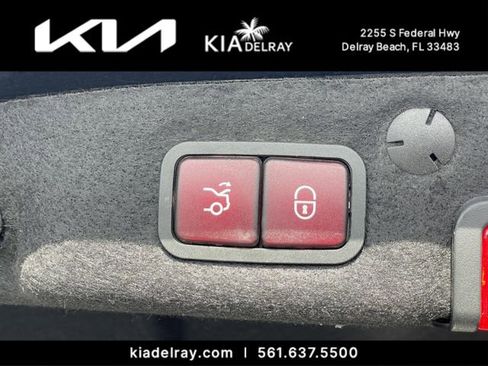 Used 2019 Mercedes-Benz C 300 4MATIC Sedan image 9