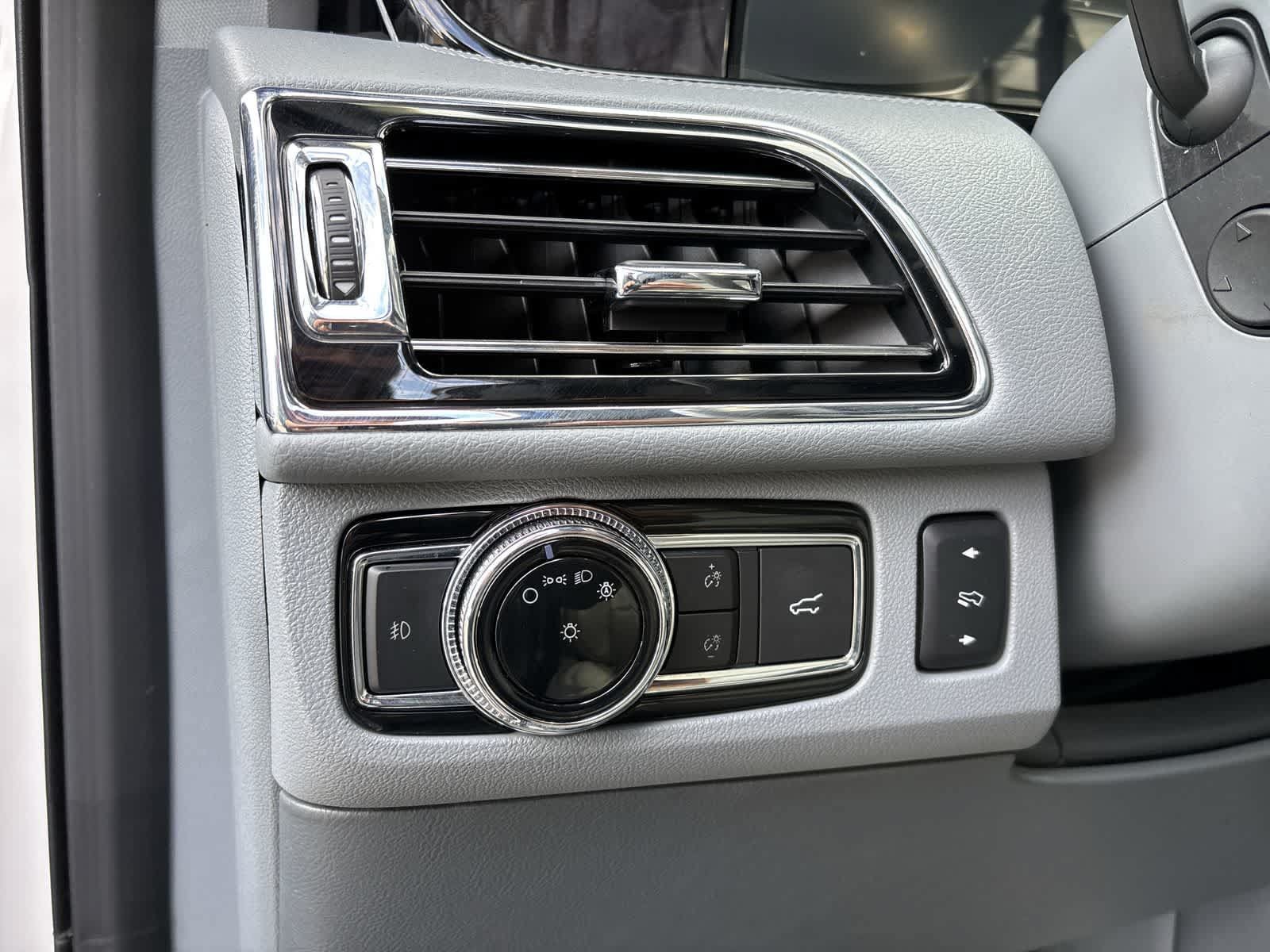 Used 2018 Lincoln Navigator Reserve w/ Technology Package AWD/4WD image 13