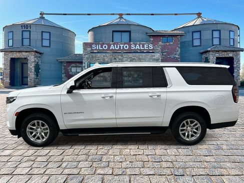 Used 2021 Chevrolet Suburban LT RWD image 2