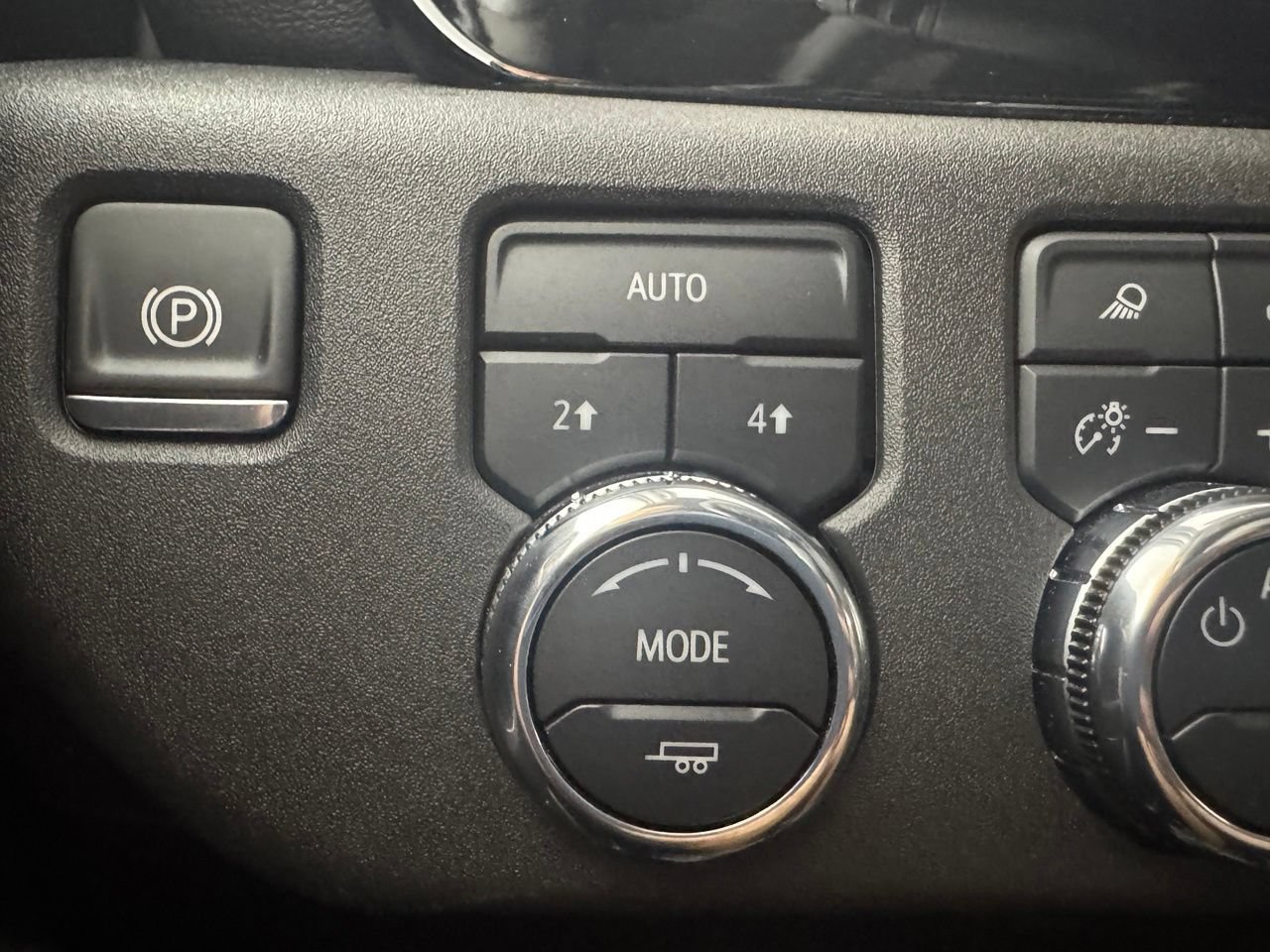 Used 2025 GMC Sierra 1500 SLT AWD/4WD image 27