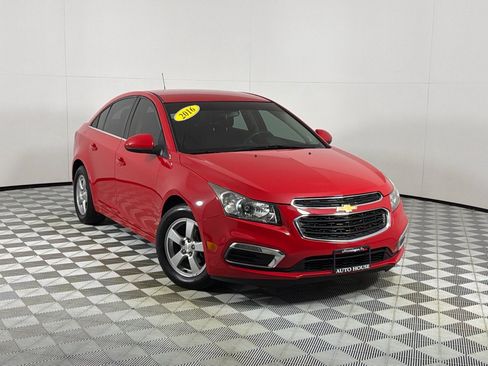 Used 2016 Chevrolet Cruze LT FWD image 2