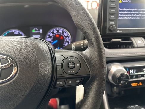 Used 2022 Toyota RAV4 LE image 25