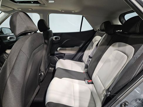 Used 2025 Hyundai Venue SEL FWD image 36