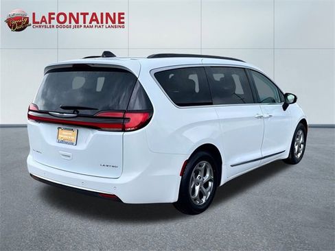 Used 2023 Chrysler Pacifica Limited image 7