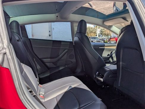 Used 2022 Tesla Model 3 image 16