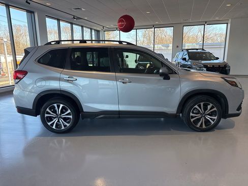 Used 2023 Subaru Forester Limited image 6