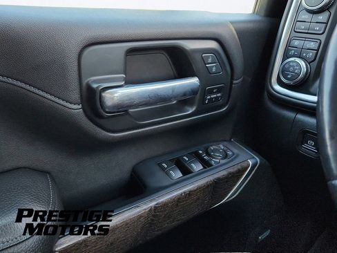 Used 2022 GMC Sierra 3500 Denali w/ Denali Ultimate Package AWD/4WD image 13