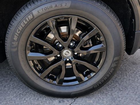 Used 2018 Nissan Rogue SV image 10