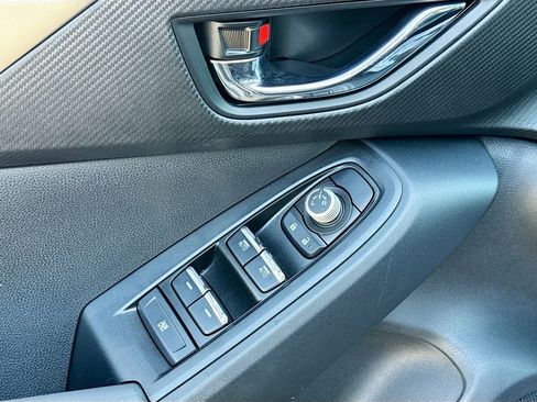 Used 2025 Subaru Crosstrek 2.5i Limited w/ Crosstrek Mirror Package image 25