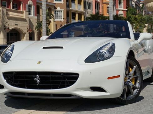 Used 2014 Ferrari California RWD image 47