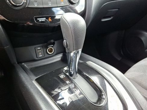 Used 2016 Nissan Rogue S AWD/4WD image 16