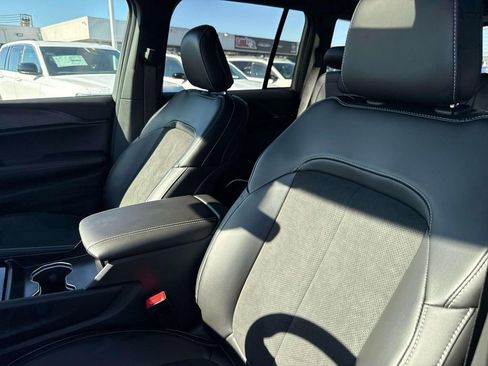 New 2025 Jeep Grand Cherokee Altitude image 23