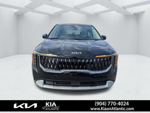 New 2026 Kia Carnival LXS FWD image 8