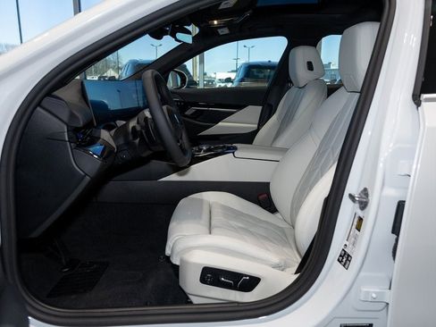 New 2025 BMW 530i xDrive 530i xDrive image 18