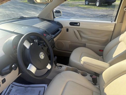 Used 2008 Volkswagen Beetle S image 11