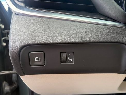 Used 2023 Buick Enclave Essence FWD image 21