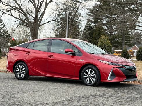 Used 2018 Toyota Prius Prime Plus image 6