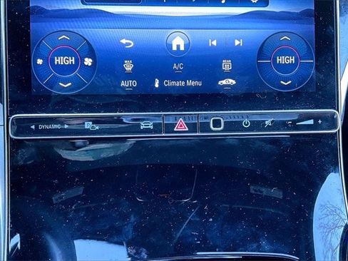 Used 2025 Mercedes-Benz GLC 300 4MATIC image 11