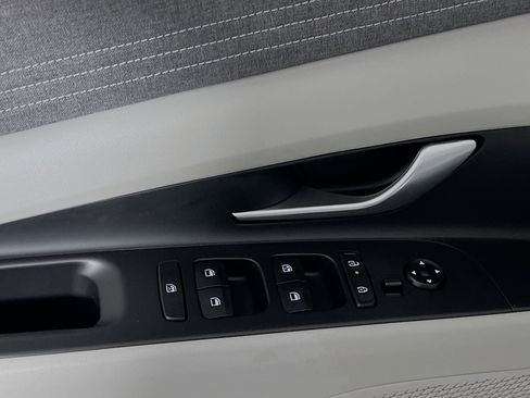 Used 2024 Hyundai Elantra Limited image 17