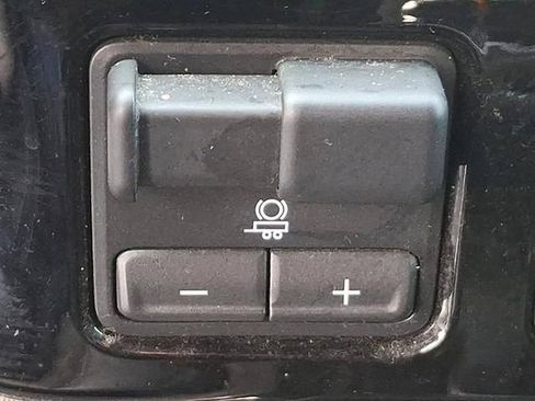 Used 2023 Chevrolet Silverado 1500 ZR2 image 30