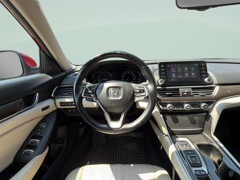 Used 2018 Honda Accord Touring image 12