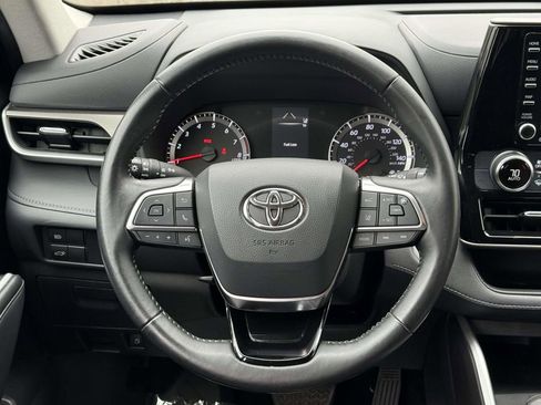 Used 2021 Toyota Highlander LE image 18