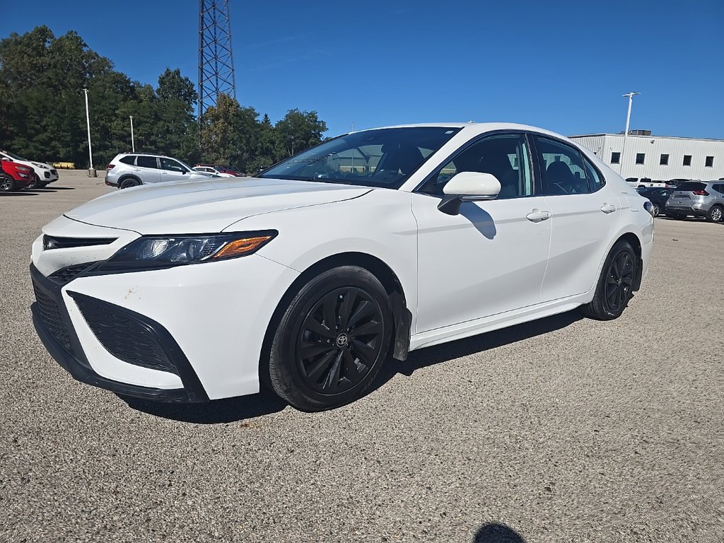 Used 2024 Toyota Camry SE FWD image 1