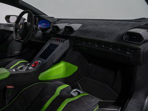Used 2023 Lamborghini Huracan STO RWD image 75