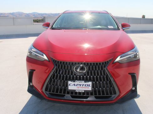 Used 2025 Lexus NX 250 FWD w/ Premium Package image 7